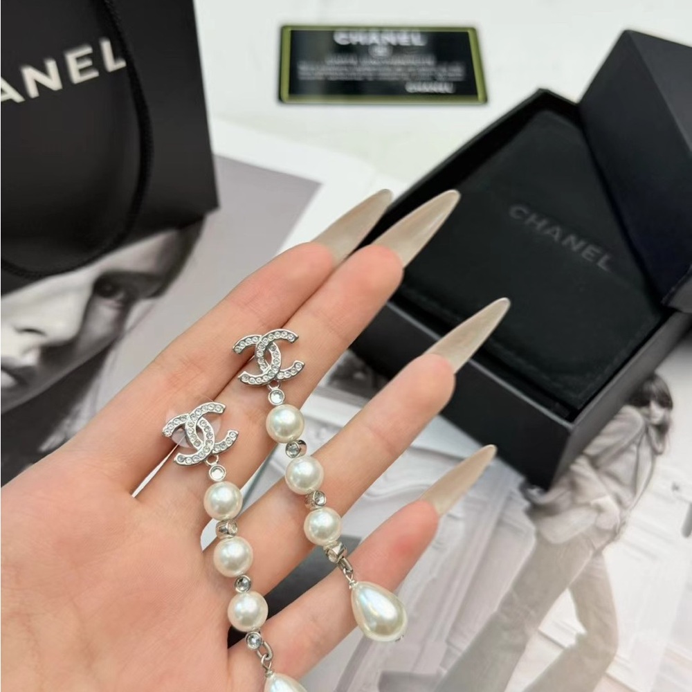 Chanel classic pearl drop earrings - Picture 7 of 7
